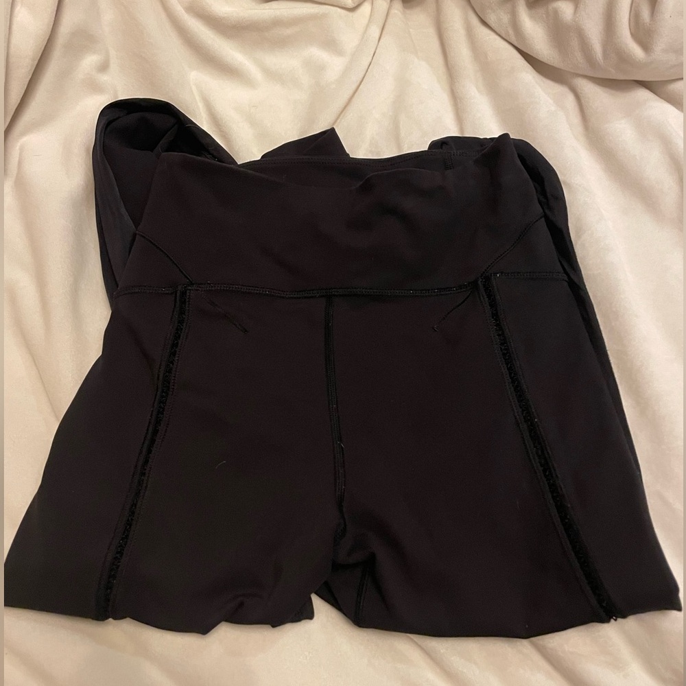 Special side design Lululemon athletica size 4 black leggings full length
